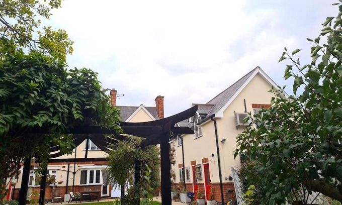 Hinckley Apartment | Peaceful self contained Studio in lovely garden.