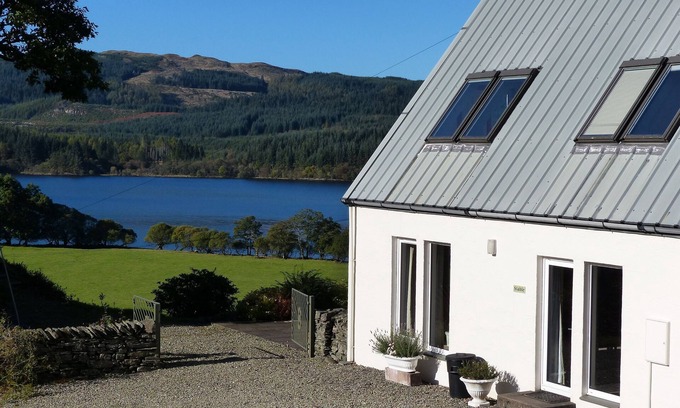 Dalmally Cottage | Peaceful setting and wonderful loch view in the Heart of Argyll
