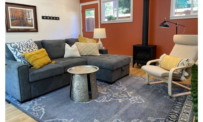 Felton House | Peaceful setting in the heart of town