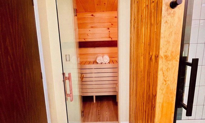 Town of Veteran House | Peaceful space in the country. Deck&private indoor sauna. Surrounded by nature!