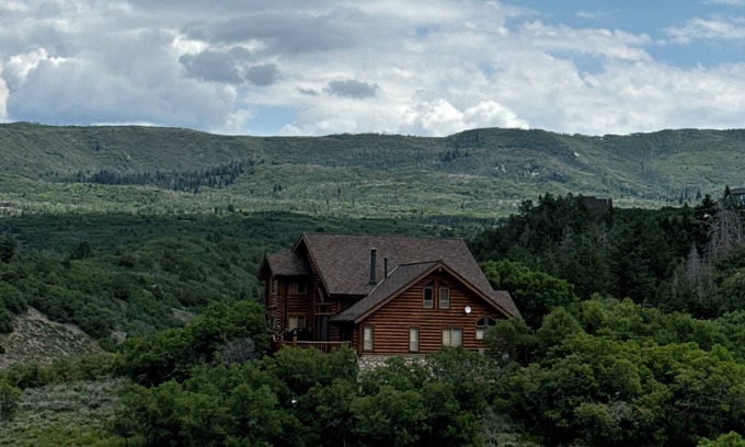 Timber Lakes Cabin | Peaceful, spacious log cabin in beautiful Heber, UT
