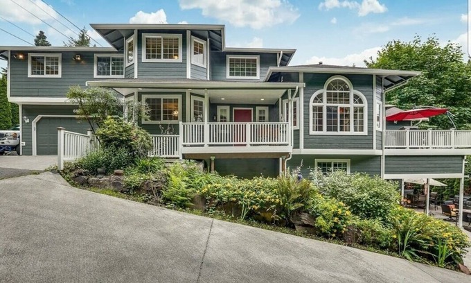 Kenmore House | Peaceful Spanish villa with hot tub.