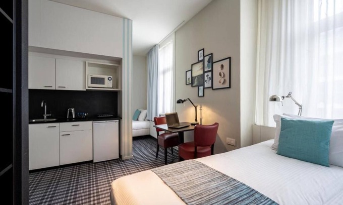 Ostend City Centre Hotel | Peaceful Stay Close to the Breathtaking Beach: Scenic Afternoon Walks | 3 Rooms
