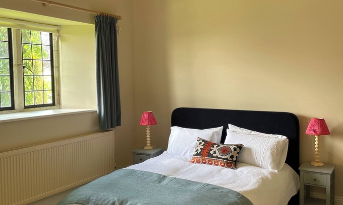 Cheltenham Apartment | Peaceful Studio in the middle of the Cotswold Countryside. Perfect Getaway.