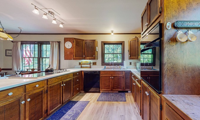 Castine Cottage | Peaceful & sunlit waterfront cottage with large deck & great views - near parks