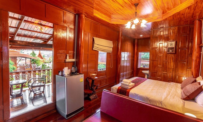 Phra Nakhon Si Ayutthaya House | Peaceful Thai wood cabin
