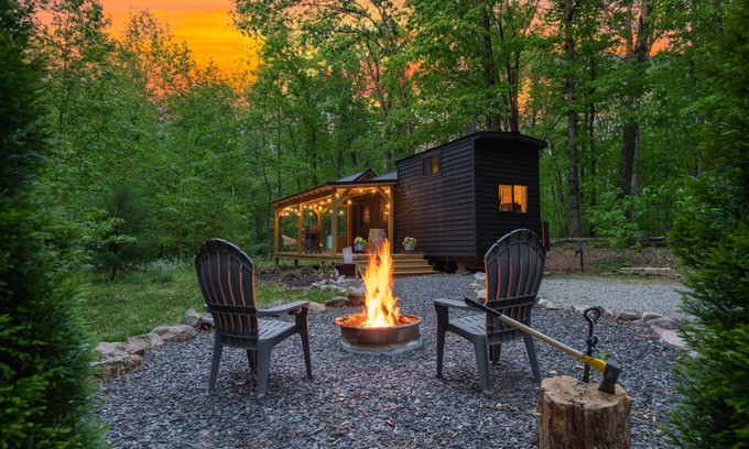 Macon House | Peaceful Tiny home on 4 acres, hot tub, & fire pit