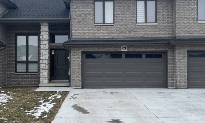 Lakeshore House | Peaceful Townhome