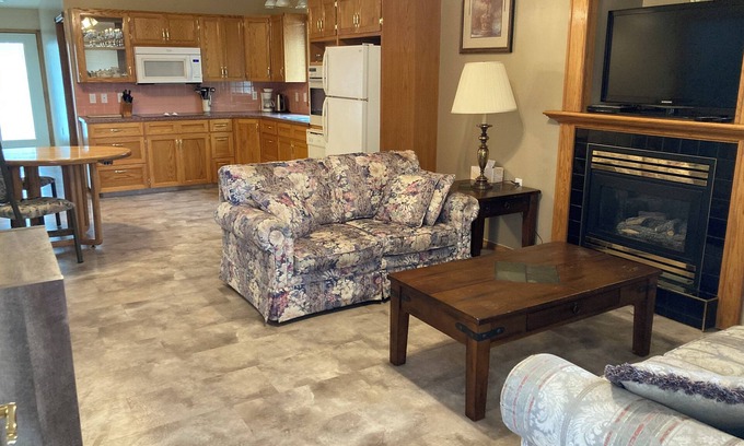 Sundre House | Peaceful Tranquility at Mama B’s!
