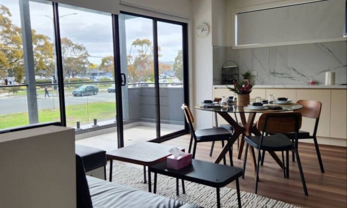 Corio Apartment | Peaceful urban 3brm retreat