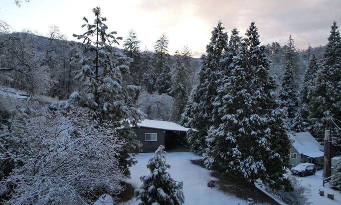 California Hot Springs Cabin | Peaceful Pines Place a Cozy Mountain Getaway w/AC in the Sequoias Ntl Forest