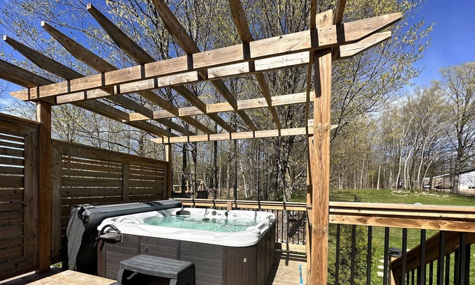 Tay Cottage | Peaceful Vacation Home With Hot Tub