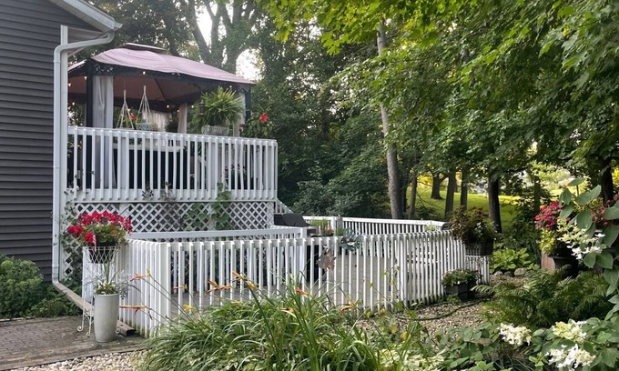 Whitewater House | Peaceful Vacation Spot Near Whitewater Lake – Modern Comfort Meets Nature!
