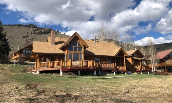 Island Park Cabin | Peaceful View* 2Br, 2Ba, Bbq Grill, Hot Tub, Sleeps 4, 18 Miles to Yellowstone