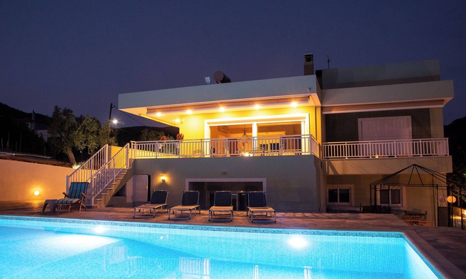 Limni Vouliagmenis Villa | Peaceful Villa with pool & panoramic views, near Loutraki