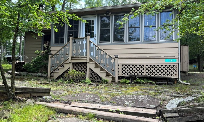 Lakeville House | Peaceful Wallenpaupack Getaway - Walk to Lake - Firepit- Wifi