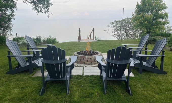 Selkirk Cottage | Peaceful, warm and cozy cottage retreat on Lake Erie with fireplace & fire pit