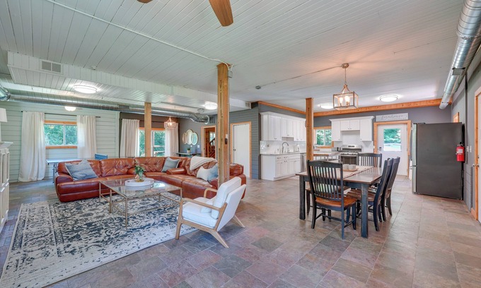Warrenville Cabin | Peaceful Warrenville Home: 1 Mi to Herrick Lake!