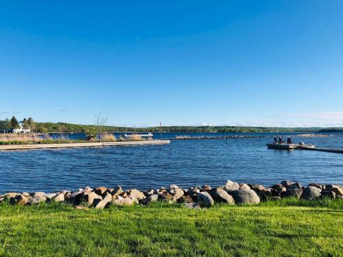 Victoria Harbour House | Peaceful Waterfront Cottage on Georgian Bay
