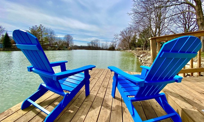 Kingsville Cottage | Peaceful waterfront cottage - fishing, kayaks, fire-pit, game room, near beach