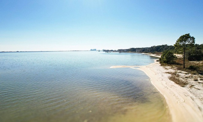 Navarre Cottage | Peaceful Waterfront Cottage