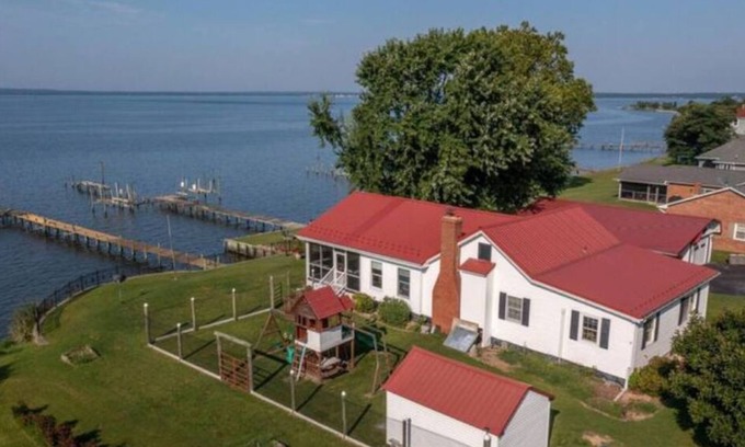 Newburg House | Peaceful waterfront home, 1-hour from DC