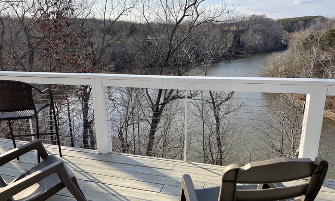 Wirtz House | Peaceful waterfront house with a view