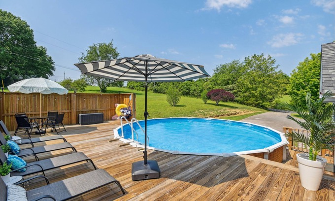 White Bluff Cabin | Peaceful White Bluff Vacation Rental w/ Pool!