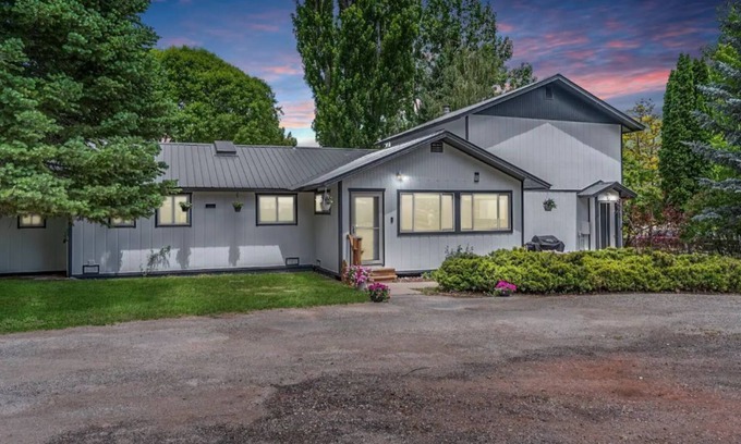 Dalton Ranch House | Peaceful yard, near hot springs, dogs welcome!