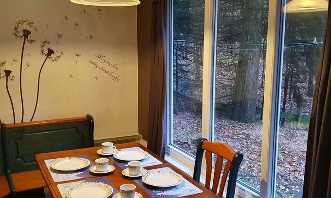 Dilsen-Stokkem Ski Chalet | Peacefully chalet in Lanklaar with garden