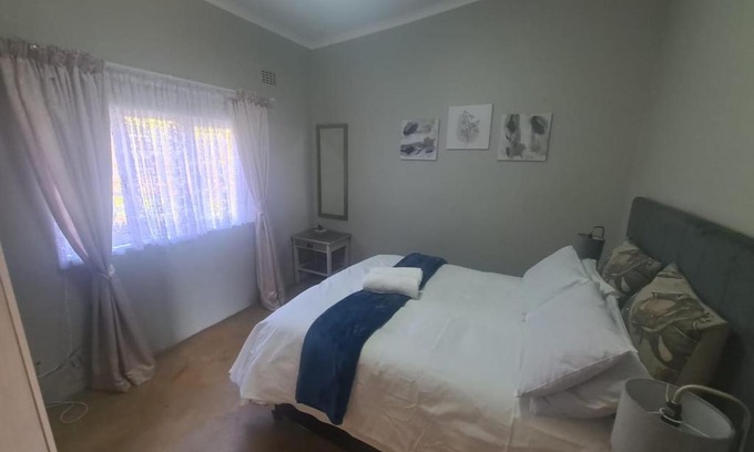 Drummond Apartment | Peacevale Three Trees Stay A Night