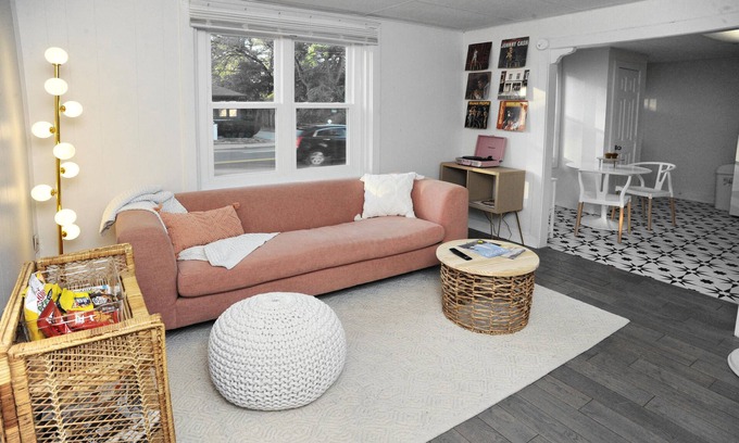 New Buffalo Apartment | Peach by the Beach! 1 Bdrm Apt close to downtown