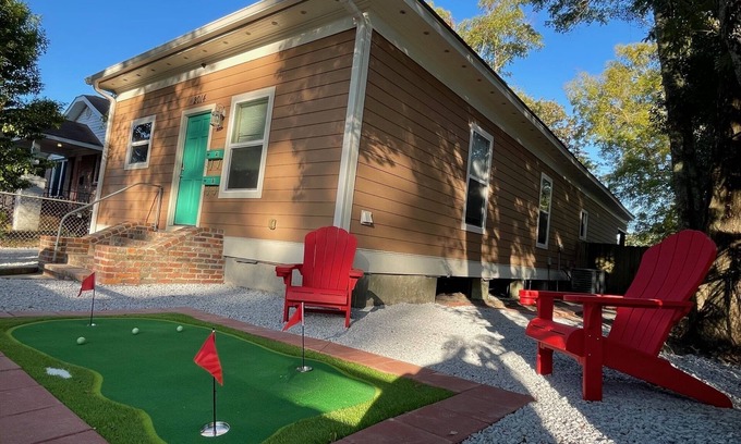Gulfport House | Peachy Beach House - Unit A - Close to beach, game Room, Putting Green, & more!