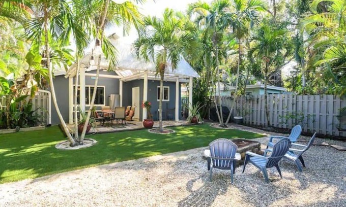 River Oaks Villa | Peacock 2