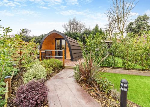 Gunthorpe Resort | Peacock Lake Glamping