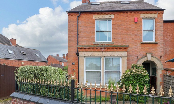 Newark House | PEAK HOUSE, family friendly, with open fire in Newark-On-Trent