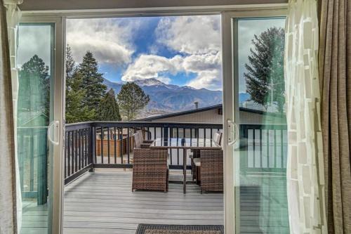 West Colorado Springs House | PeakView Lil Lux - Prime Spot King Hot Tub Views