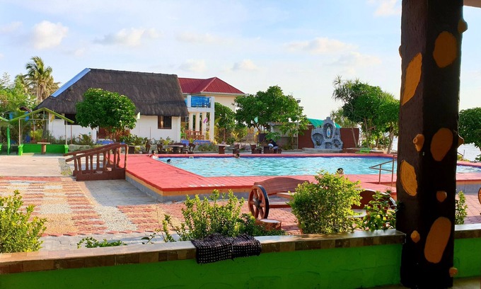 Patar House | Pearl Casa Beachfront in PATAR with Swimming Pool