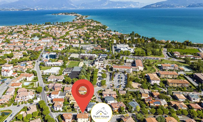 Lugana Apartment | Pearl House - Sirmione Holiday (Private Jacuzzi)