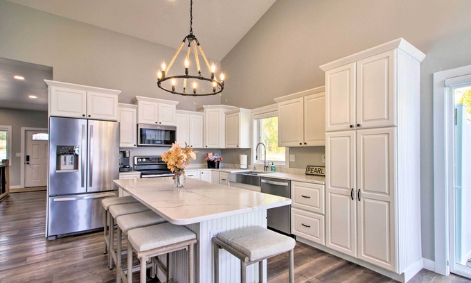 Detroit Lakes Cottage | Pearl Lake Retreat w/Dock & Stunning Views!