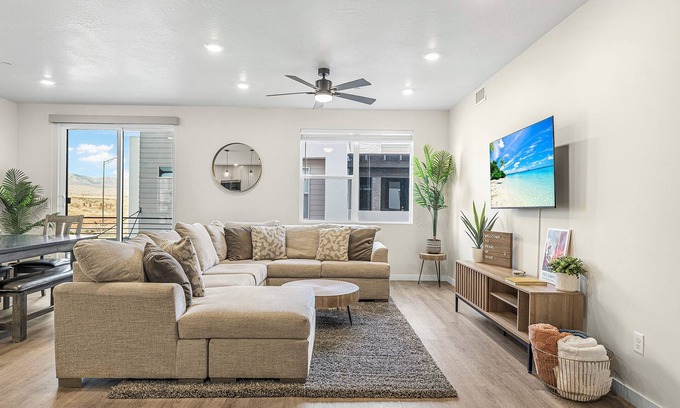 St. George Condo | Pearl of Dixie: Desert Color Lagoon + Beaches