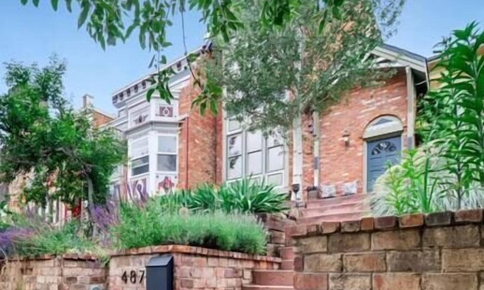Downtown House | Pearl St Townhouse 2 bed/2 bath