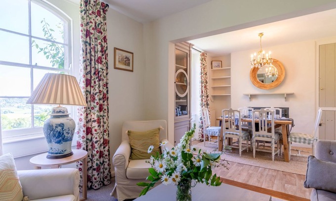 Biddestone Cottage | Peartree Cottage, Euridge - Sleeps 6 guests in 3 bedrooms