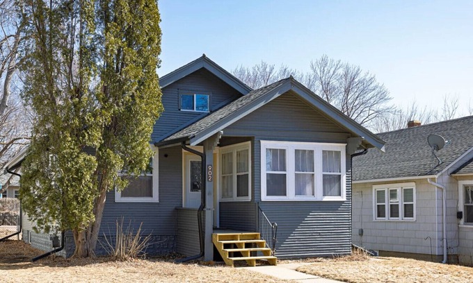 Sioux Falls Apartment | Pebble Beach w/Sunroom | Grill & Minigolf