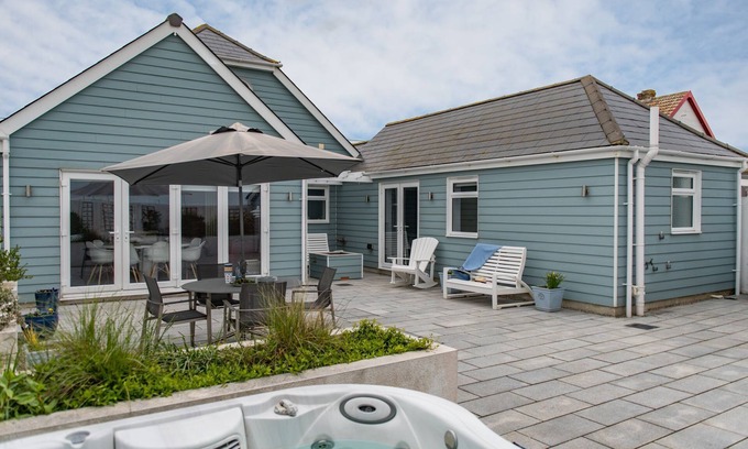 Lydd-on-Sea Cottage | Pebble Fish, a holiday let by Bloom stays - sleeps 8 guests in 4 bedrooms