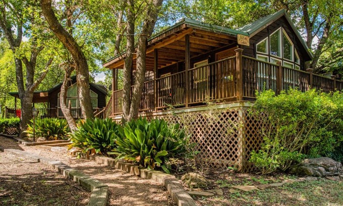 Fredericksburg Cabin | Pecan Cabin
