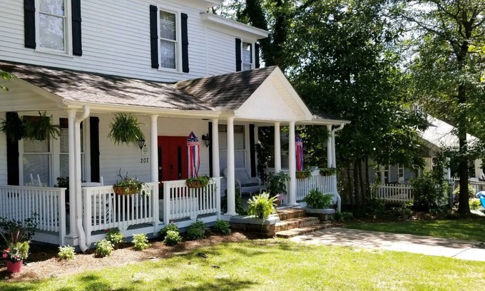 Easley Bed & Breakfast | Pecan Terrace Inn