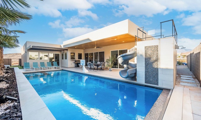 Hurricane House | Pecan Valley Private Pool & Spa + Waterpark Access