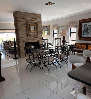 Hartbeespoort Villa | Pecanwood Holiday Home