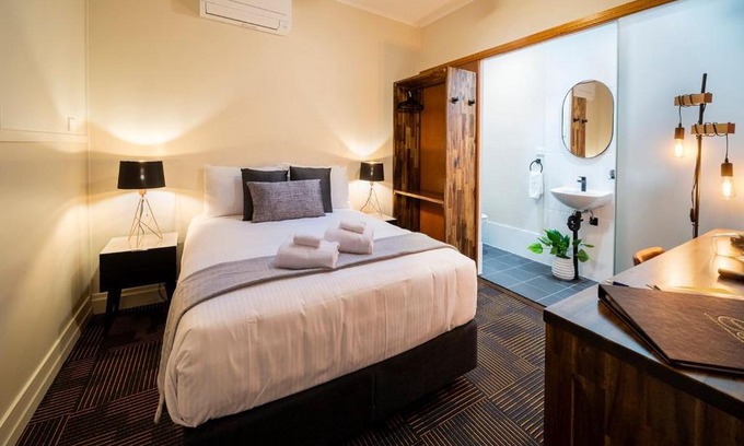 Toogoolawah Hotel | Peddlars Rest